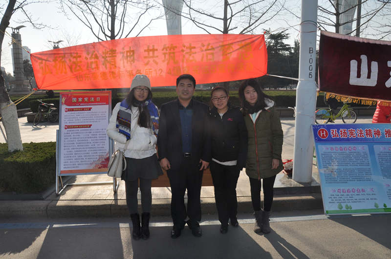 我所律师参与宪法日宣传活动