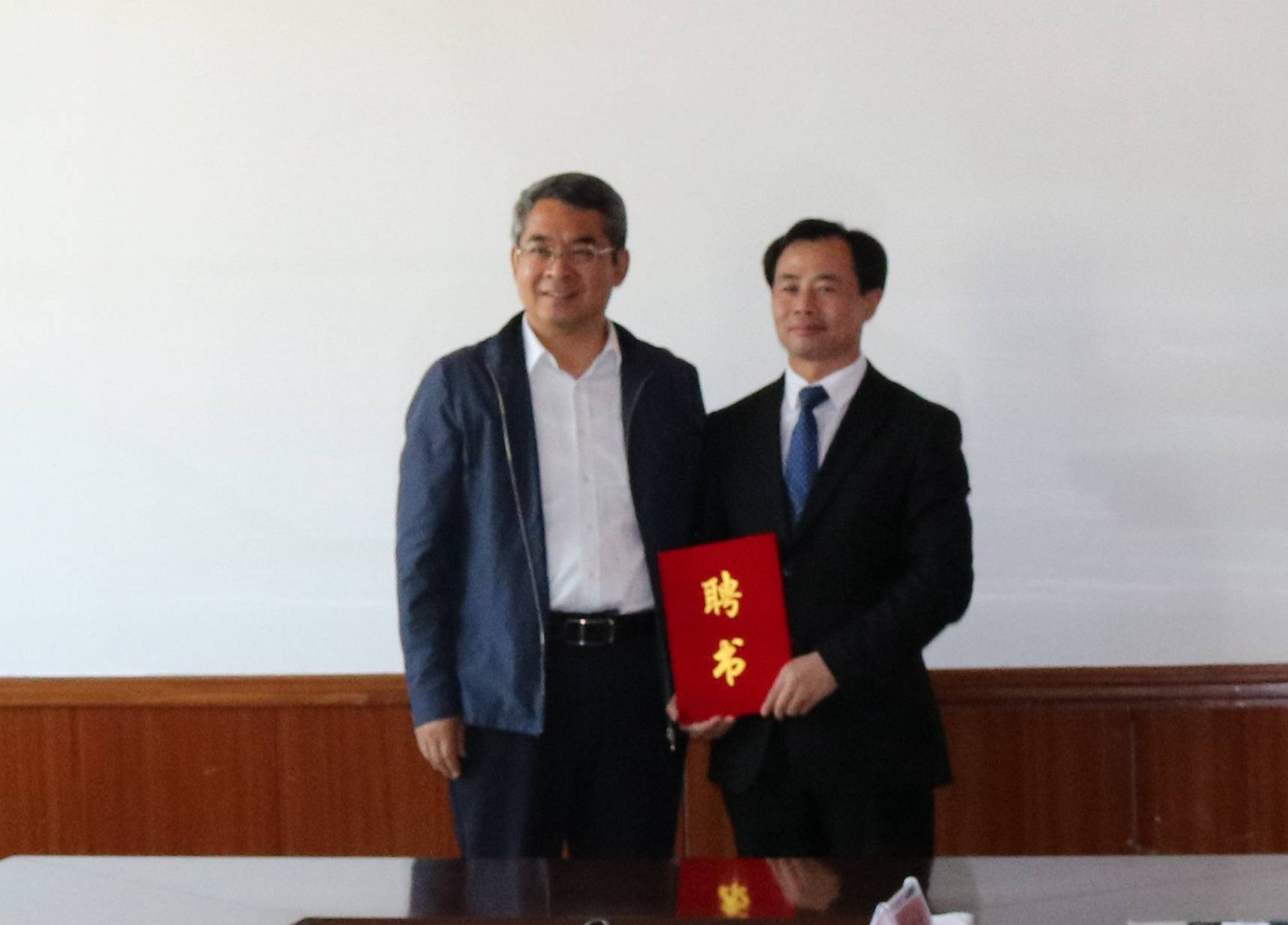 【豪德动态】祝贺我所付兴刚主任受聘为安丘市政府法律顾问